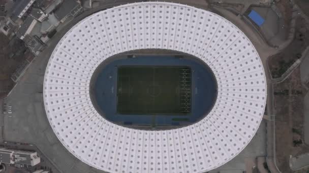 キエフのオリンピックスタジアムウクライナ4kドローン飛行 — ストック動画