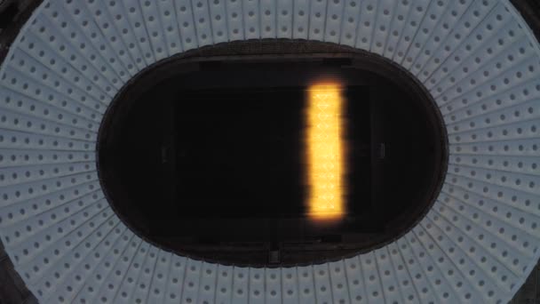 基辅奥运会场馆灯火通明乌克兰夜间4k无人机飞行 — 图库视频影像