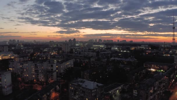 Notte nella città di Kiev, Living Houses e Block of flats in Urkaine volo 4K Drone — Video Stock