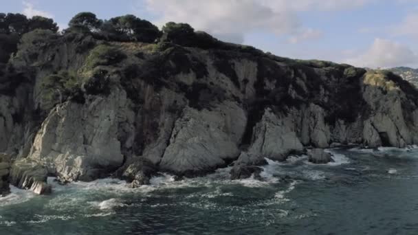 Lloret de Mar στη Μεσόγειο Θάλασσα το καλοκαίρι Ισπανία 4k drone πτήση — Αρχείο Βίντεο