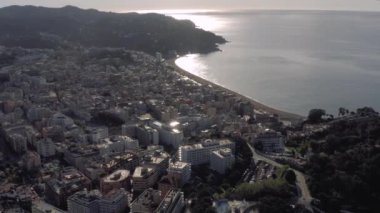 Lloret de Mar Akdeniz 'de yaz ayında İspanya' da 4k drone uçuşu