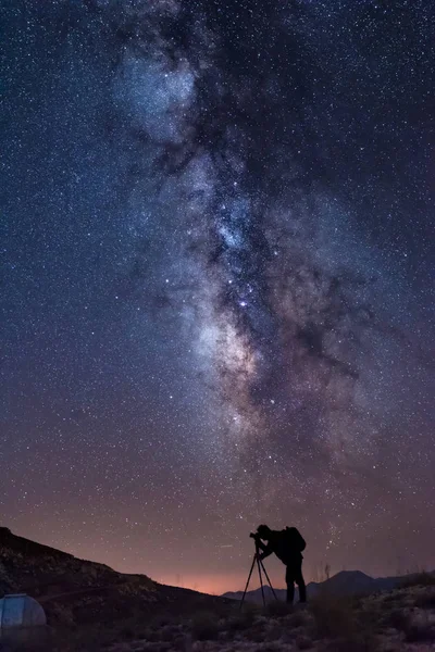 Fotograf Fotografiert Milchstraße Der Nacht Von Antalya Saklikent Tubitak Observatorium — Stockfoto