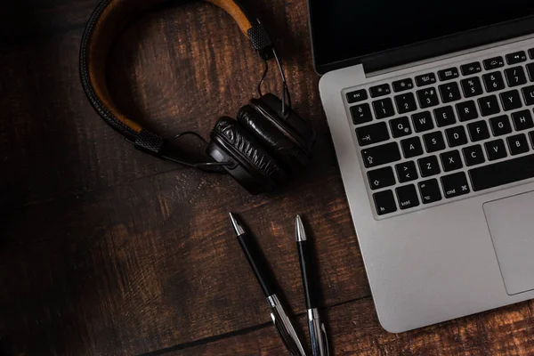 Laptop Headphones Pens Plant Old Wooden Table — Stock Photo, Image