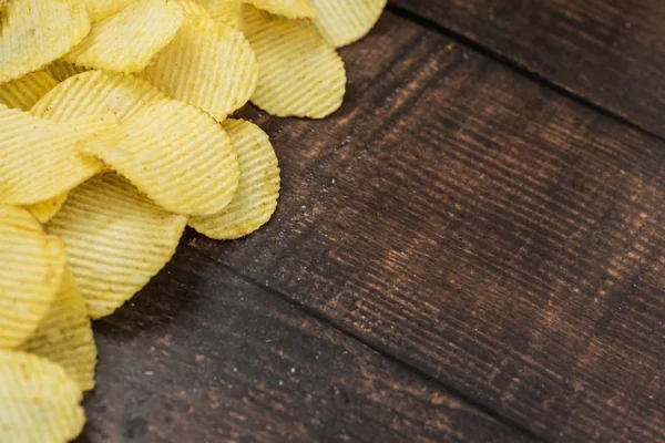 Pile Crispy Potato Chips Wooden Background — Stock Photo, Image