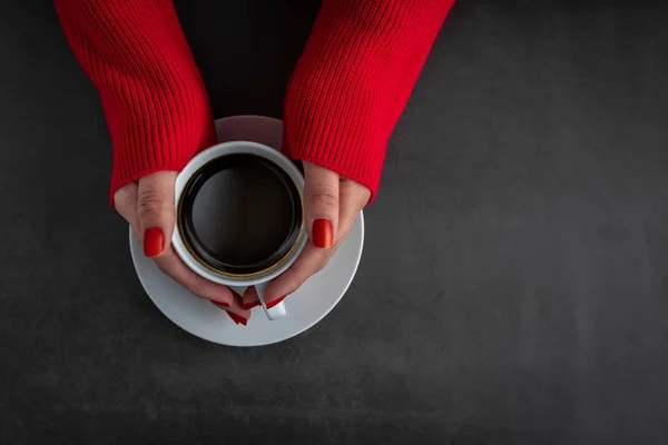 Hand holding cup — Stock Photo, Image