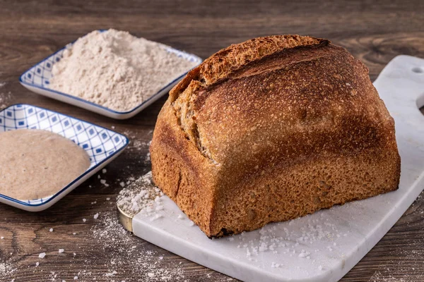 Pan fresco de masa fermentada —  Fotos de Stock