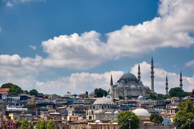Türkiye'de Süleymaniye Camii ile İstanbul şehir silueti
