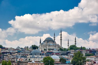 Türkiye'de Süleymaniye Camii ile İstanbul şehir silueti