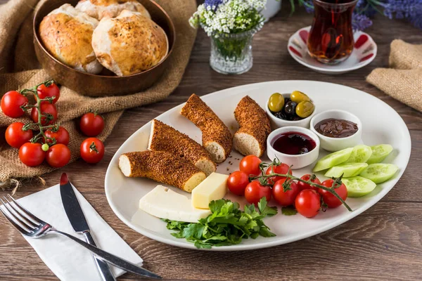 식탁에서 맛있는 전통적 터키식 — 스톡 사진