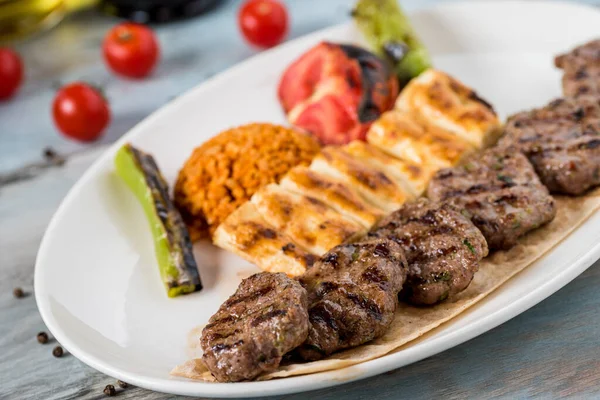 Türkische Traditionelle Kofte Würzige Fleischbällchen Kebab Oder Kebap — Stockfoto