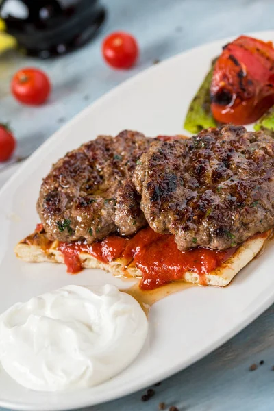 Türkische Traditionelle Kofte Würzige Fleischbällchen Kebab Oder Kebap — Stockfoto