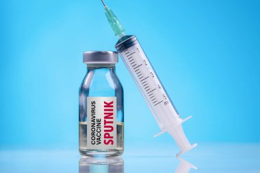 Antalya, Turkey - 11 Ağustos 2020. Rusya 'da üretilen Covid-19 Coronavirus aşısının adı Sputnik.. 