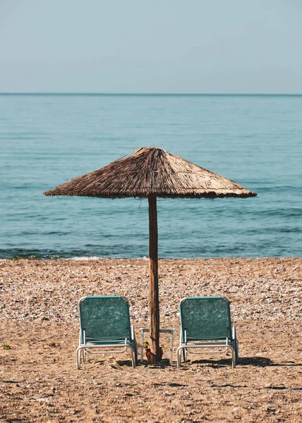 Reed Beach Umbrella Sunbeds Sandy Beach Sea — Stock Photo, Image
