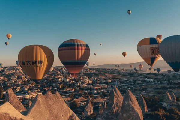 Каппадокія Туреччина Вересня 2020 Повітряні Кулі Скелястий Ландшафт Час Сходу — стокове фото