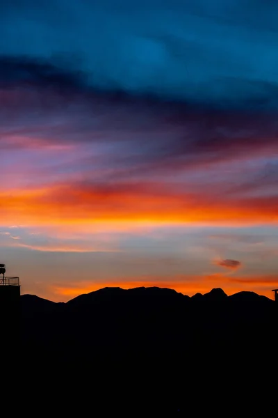 Zonsondergang Berg Pieken Silhouet Berg Zonsondergang Hemel Wolken — Stockfoto