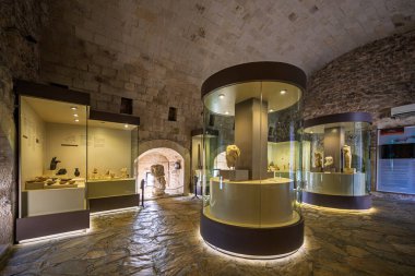 Marmaris, Türkiye - 9 Temmuz 2025: Marmaris Arkeoloji Müzesinin iç görünümü