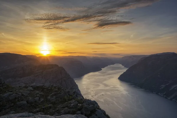 Norveç Lysefjord 'u, çok güzel bir manzara.