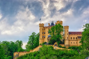 Neuschwanstein Şatosu Bavyera Alpleri'nde, Almanya. Ünlü dönüm noktası