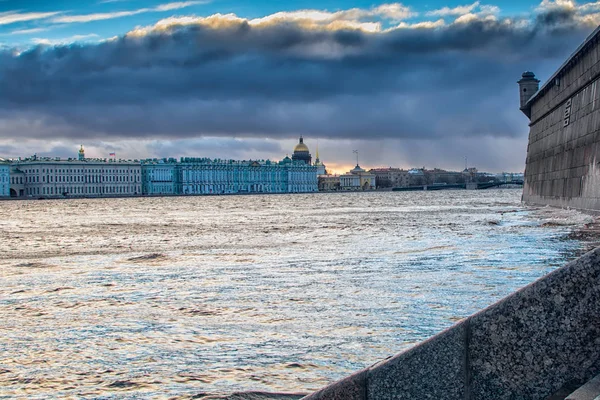 圣彼得堡和河流 城市景观 — 图库照片
