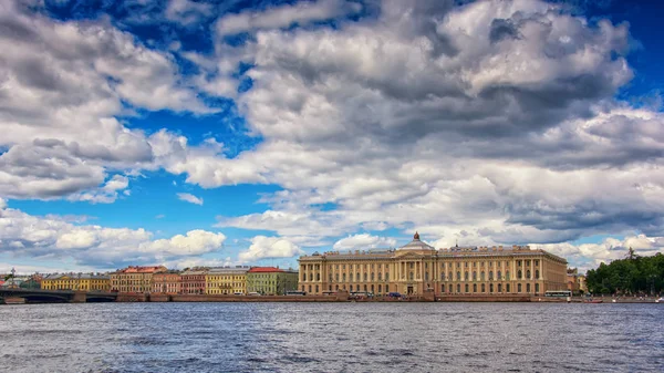 Güzel cityscape Saint Petersburg, Rusya