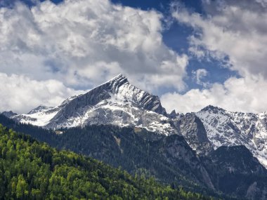Garmisch Partenkirchen Bavyera yakınındaki manzara. Almanya
