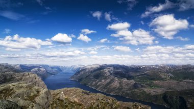 Norveç Lysefjord 'u, çok güzel bir manzara.