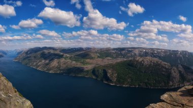 Norveç Lysefjord 'u, çok güzel bir manzara.