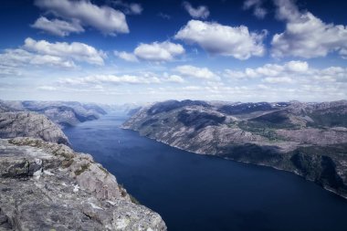 Norveç Lysefjord 'u, çok güzel bir manzara.