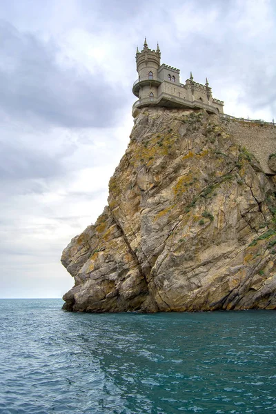 Yalta tanınmış kale kırlangıç yuvaya. Crimea,