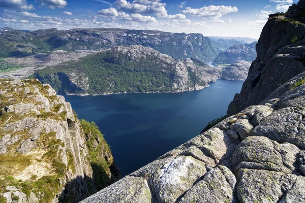 Norveç Lysefjord 'u, çok güzel bir manzara.