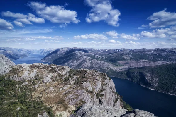 Norveç Lysefjord 'u, çok güzel bir manzara.