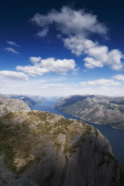 Norveç Lysefjord 'u, çok güzel bir manzara.
