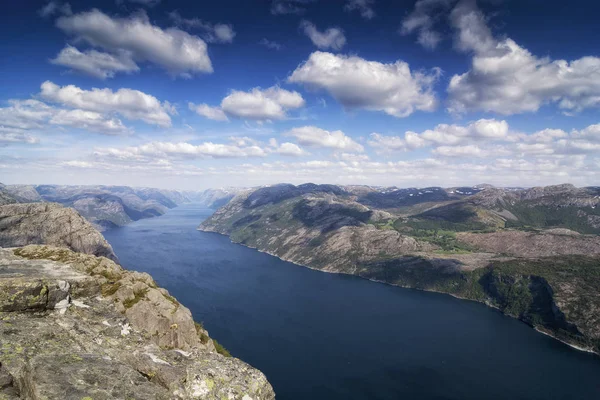 Norveç Lysefjord 'u, çok güzel bir manzara.