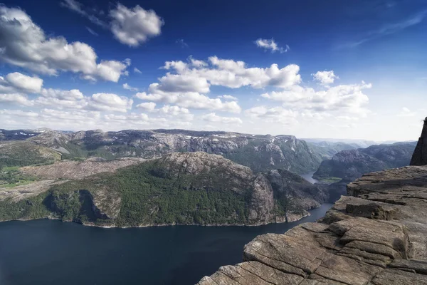 Norveç Lysefjord 'u, çok güzel bir manzara.