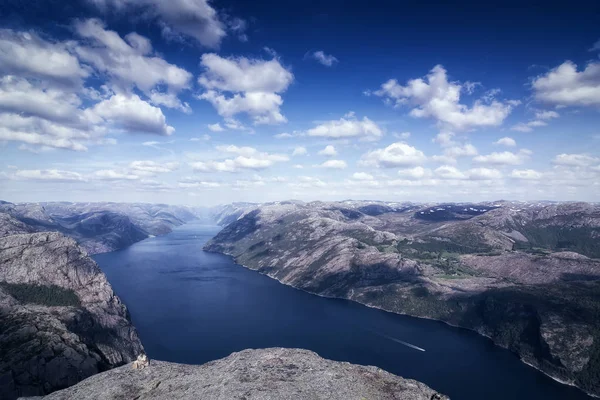 Norveç Lysefjord 'u, çok güzel bir manzara.