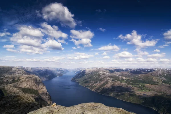 Norveç Lysefjord 'u, çok güzel bir manzara.