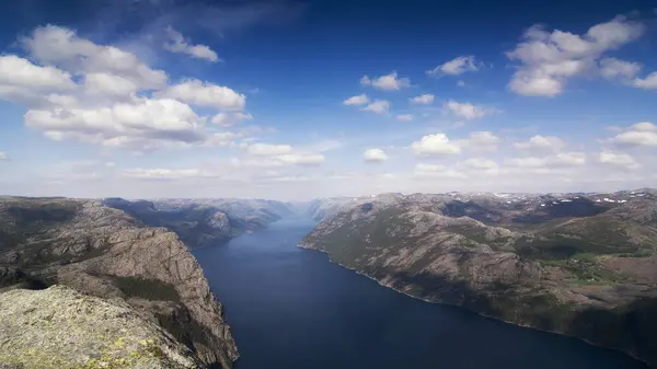 Norveç Lysefjord 'u, çok güzel bir manzara.
