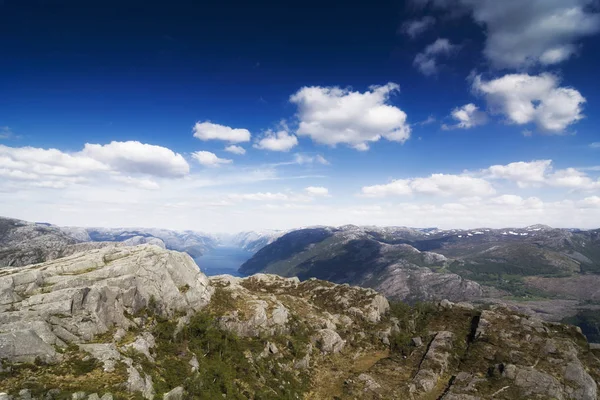 Norveç Lysefjord 'u, çok güzel bir manzara.
