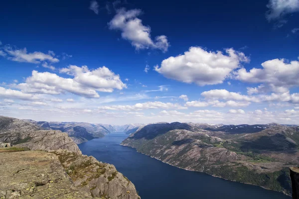 Norveç Lysefjord 'u, çok güzel bir manzara.