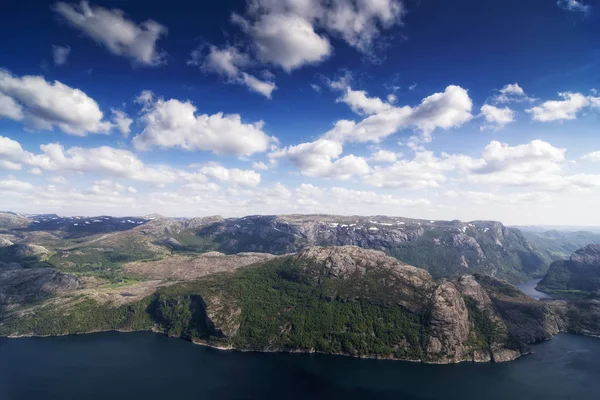 Norveç Lysefjord 'u, çok güzel bir manzara.