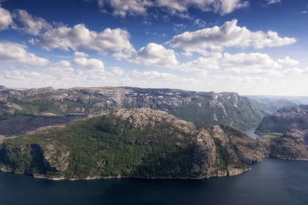 Norveç Lysefjord 'u, çok güzel bir manzara.
