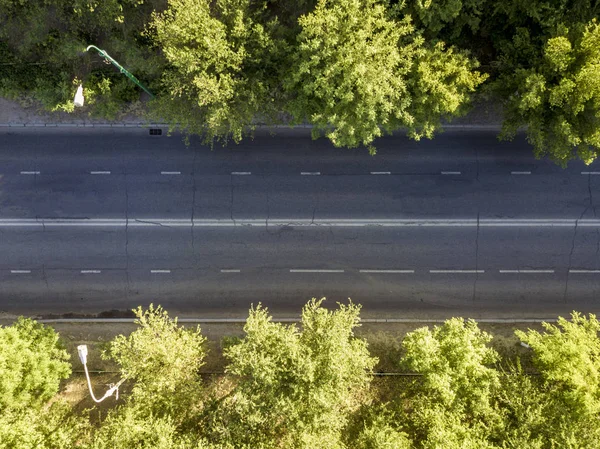 Luchtfoto Stad Lege Weg Snelweg Tussen Bomen — Stockfoto