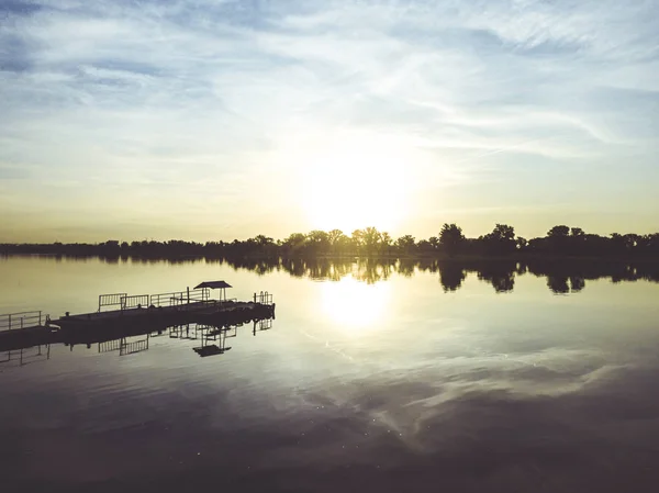 Повітряний Вид Пірс Річці Під Час Фантастичного Красивого Заходу Сонця — стокове фото