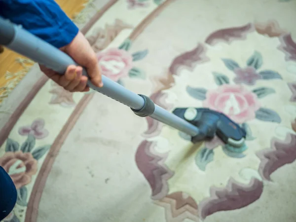 Close Hand Holding Vacuum Cleaner Carpet Room — Stock Photo, Image