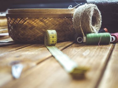 örgü rulo ve santimetre bir tablo