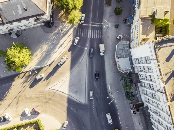 トップ ヨーロッパ都市交通車空中ダウン ショット — ストック写真
