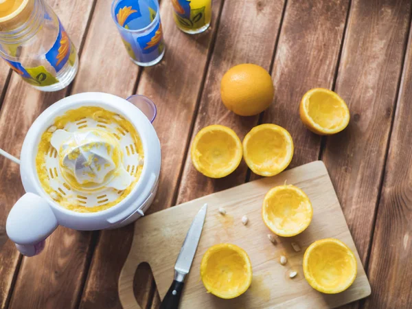 Top View Cut Oranges Board Juicer Table — Stock Photo, Image