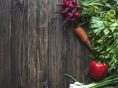 düz yatıyordu genel gider otlar ve sebze ile kopya alanı