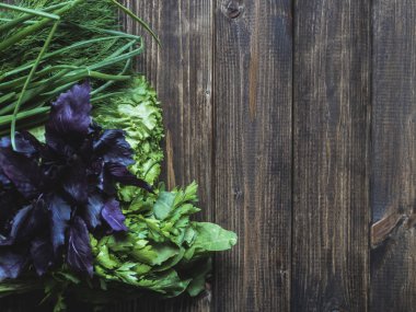 Kopyalama alanı bitki karışımı ahşap yüzey yükü üzerinde yat