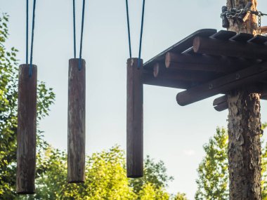 macera ip park orman engel gökyüzüne karşı